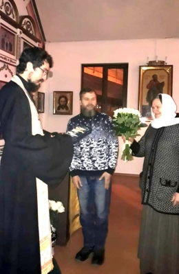 В Димитриевскую родительскую субботу после Богослужения прихожане поздравили настоятеля с юбилейной датой